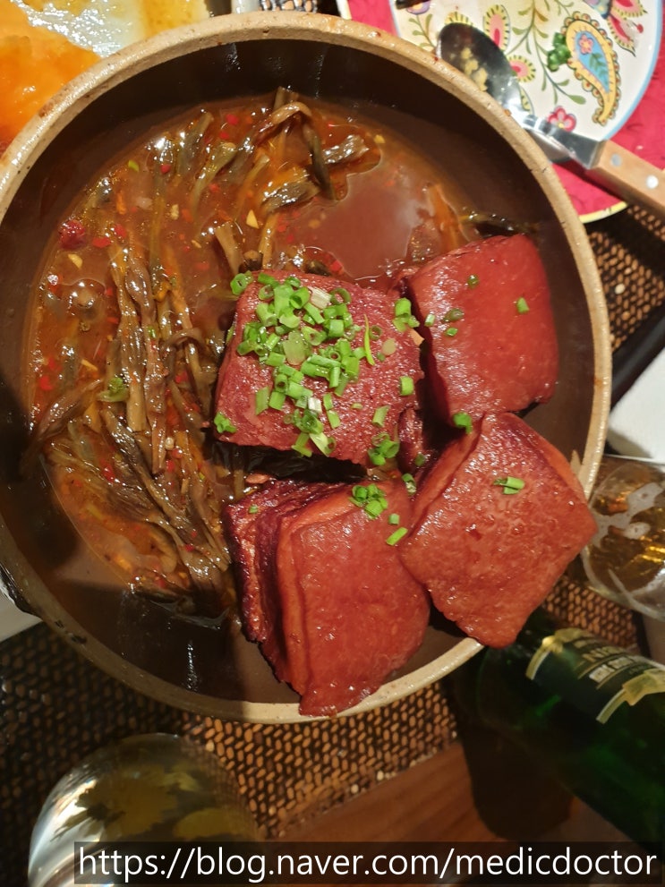 본토 중국 음식 - 중국식 삼겹살 찜 국수 만두